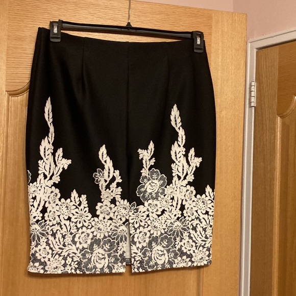 Women’s pencil skirt. Size L. Made in China. Color black and white. - Picture 2 of 4